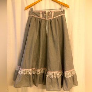 Jessica’s Gunnies gray and white Cotten check skirt